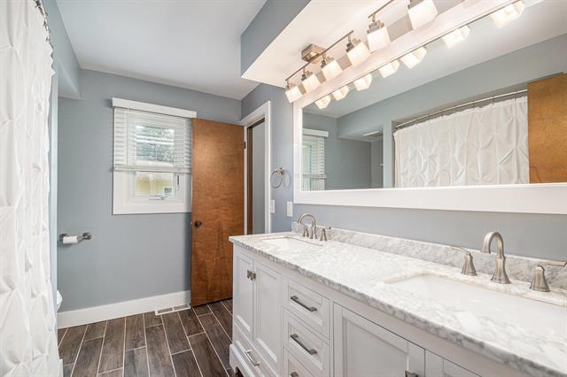 Builiding view seventeen for 6950 Meadowcreek, Hudsonville, MI. 49426