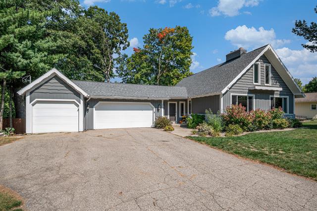 Builiding view three for 6950 Meadowcreek, Hudsonville, MI. 49426