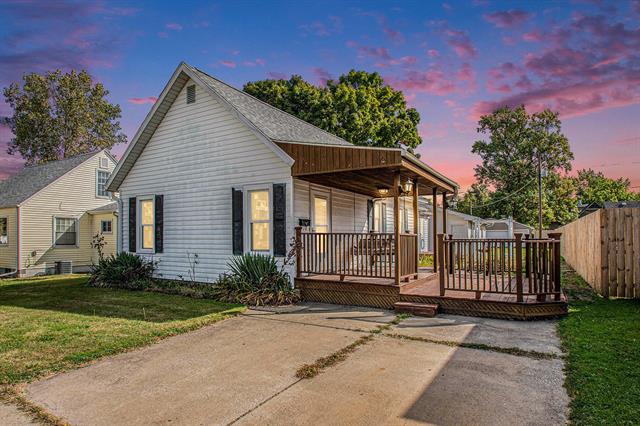 front view for 509 Magnolia St Street, Three Oaks, Mi. 49128