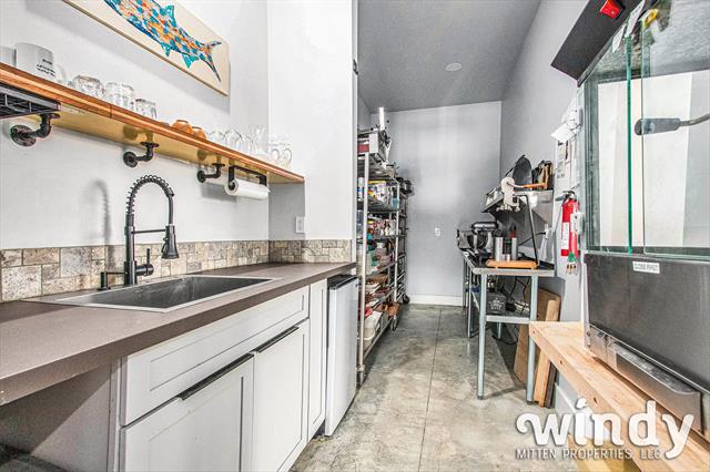 Builiding view nineteen for 4958 Forest Park, Watervliet, MI. 49098