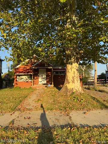 front view for 15318 Whitcomb Street, Detroit, Mi. 48227