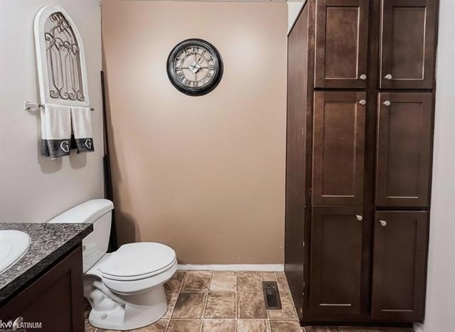 Builiding view eighteen for 3667 Falcons Nest, White Lake, MI. 48383