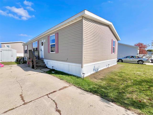 Builiding view one for 3667 Falcons Nest, White Lake, MI. 48383