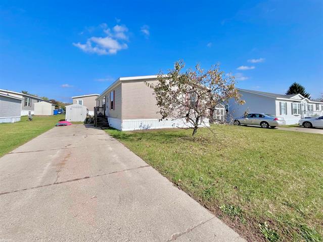 Builiding view two for 3667 Falcons Nest, White Lake, MI. 48383