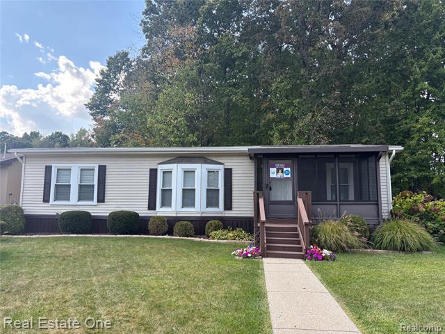 front view for 2 Emerald Circle, Whitmore Lake, Mi. 48189