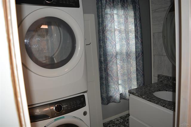 Builiding view seven for 714 Nebobish, Bay City, MI. 48708