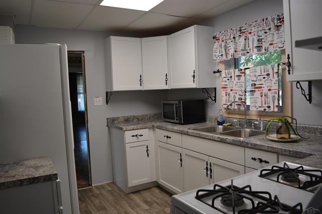 Builiding view six for 714 Nebobish, Bay City, MI. 48708