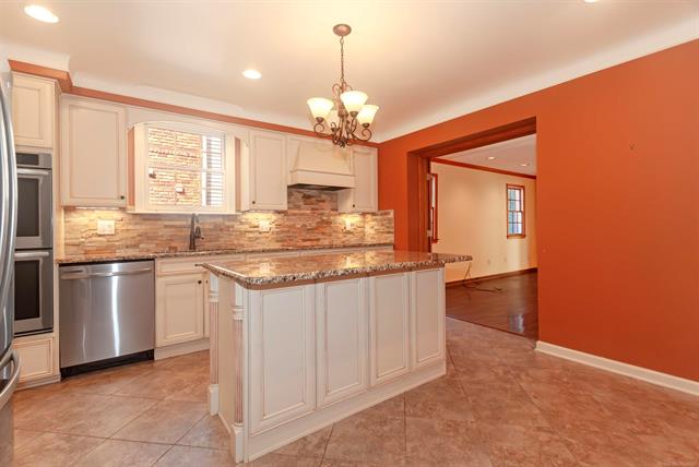 Builiding view fifteen for 180 Fisher, Grosse Pointe, MI. 48236