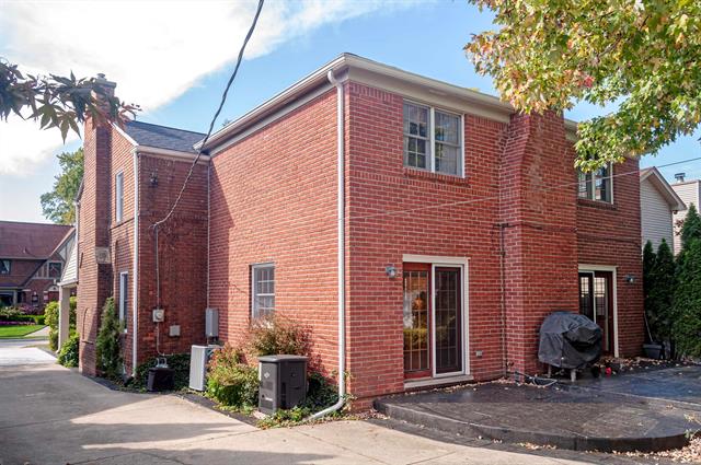 Builiding view forty one for 180 Fisher, Grosse Pointe, MI. 48236