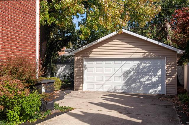 Builiding view forty for 180 Fisher, Grosse Pointe, MI. 48236