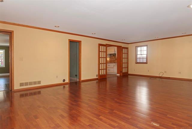 Builiding view nine for 180 Fisher, Grosse Pointe, MI. 48236
