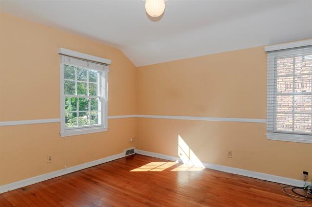 Builiding view thirty one for 180 Fisher, Grosse Pointe, MI. 48236