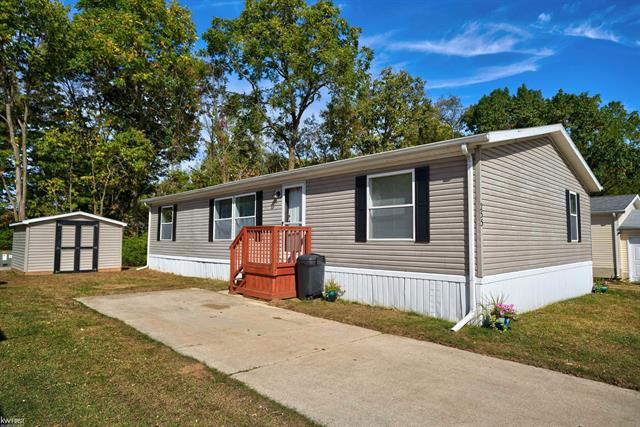 front view picture of 255 Grissom Court, Flushing, MI. 48433