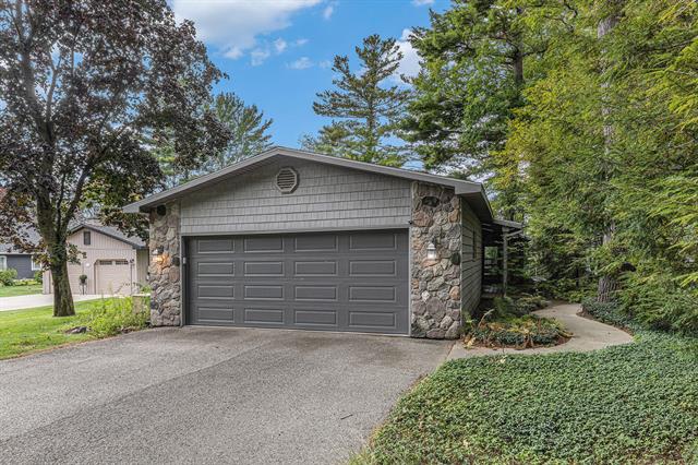 Builiding view one for 13483 Oakcrest, Gowen, MI. 49326