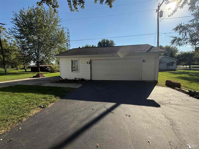 Builiding view two for 6349 Dixon, Monroe, MI. 48161