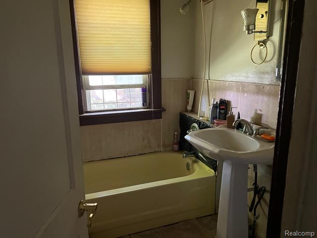 Builiding view seven for 618 Pulaski, Flint, MI. 48505