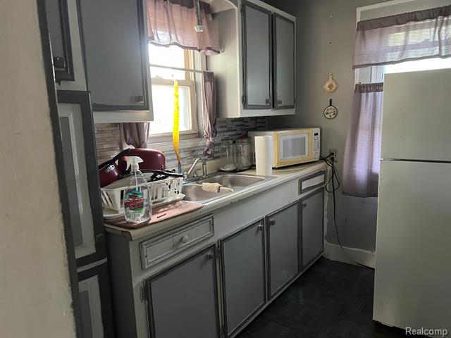 Builiding view three for 618 Pulaski, Flint, MI. 48505