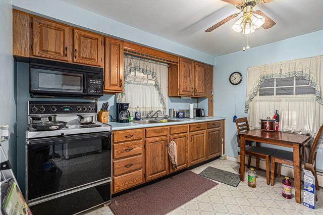 Builiding view five for 120 Woodrow, Battle Creek, MI. 49015