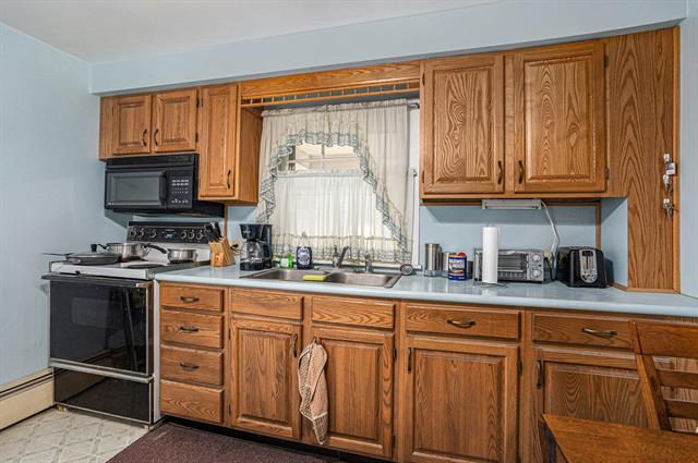 Builiding view six for 120 Woodrow, Battle Creek, MI. 49015