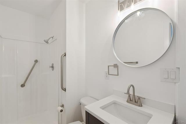 Builiding view twenty one for 755 Sherman, Saginaw, MI. 48604