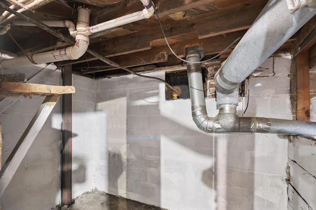 Builiding view twenty six for 755 Sherman, Saginaw, MI. 48604