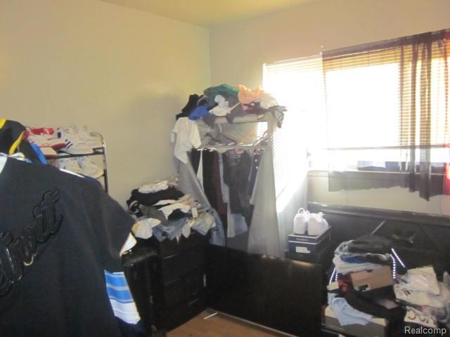 Builiding view four for 19651 Lyndon, Detroit, MI. 48223