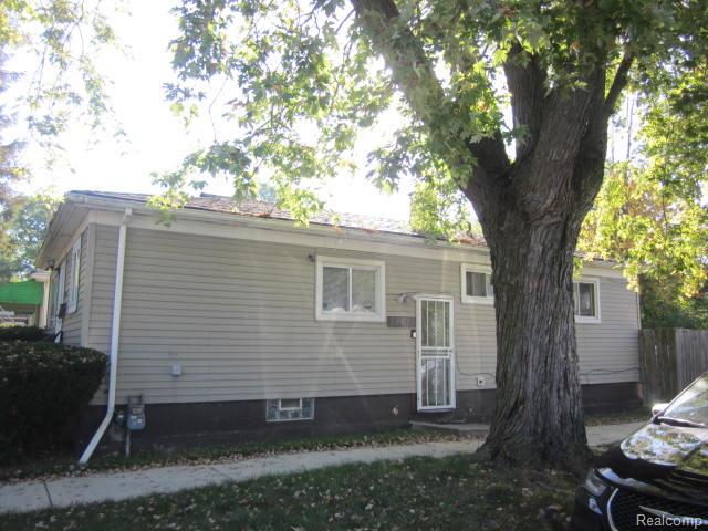 Builiding view one for 19651 Lyndon, Detroit, MI. 48223