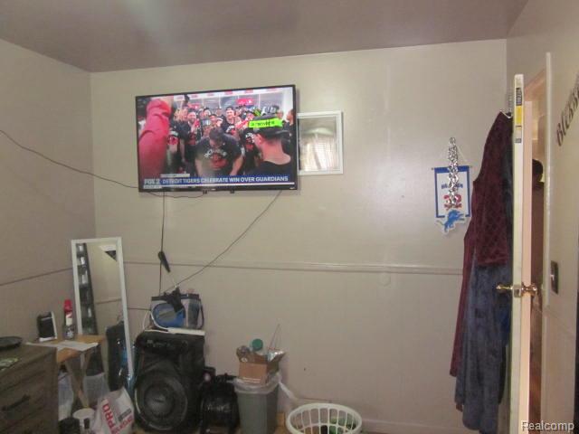 Builiding view seven for 19651 Lyndon, Detroit, MI. 48223