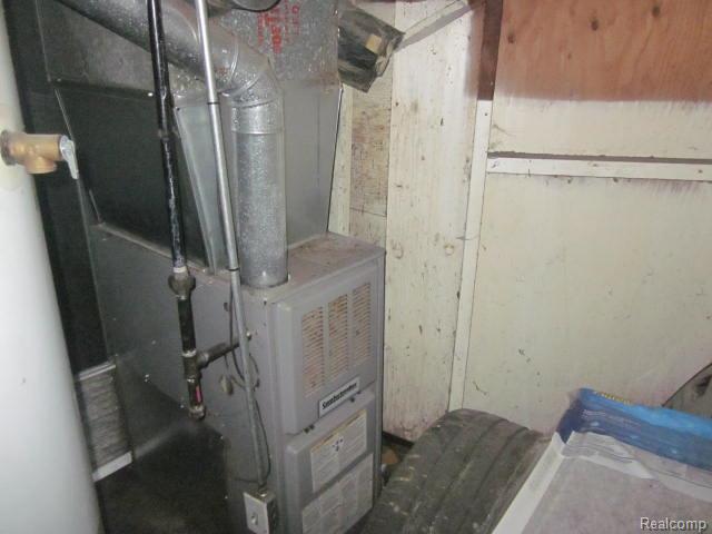 Builiding view thirteen for 19651 Lyndon, Detroit, MI. 48223