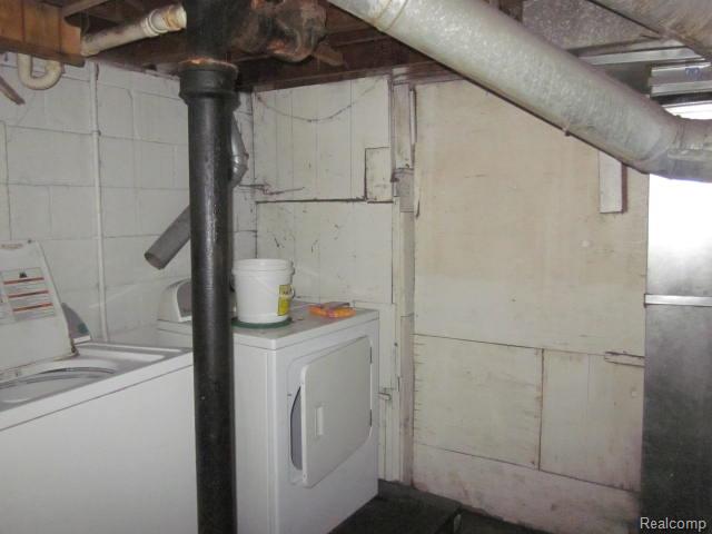 Builiding view twelve for 19651 Lyndon, Detroit, MI. 48223