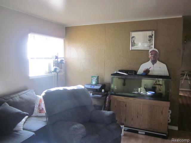 Builiding view two for 19651 Lyndon, Detroit, MI. 48223