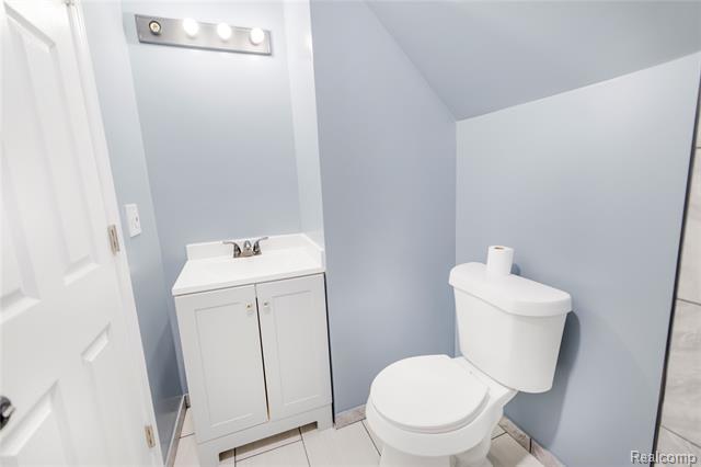 Builiding view twenty four for 5228 Elmer, Detroit, MI. 48210