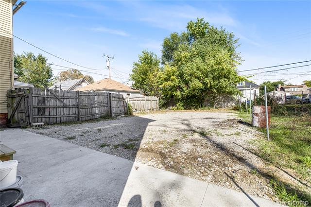 Builiding view twenty nine for 5228 Elmer, Detroit, MI. 48210