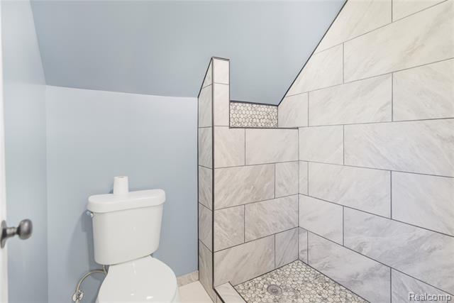 Builiding view twenty three for 5228 Elmer, Detroit, MI. 48210