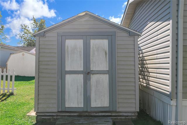 Builiding view eighteen for 23467 Manor Road North, New Boston, MI. 48164