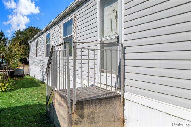 Builiding view nineteen for 23467 Manor Road North, New Boston, MI. 48164