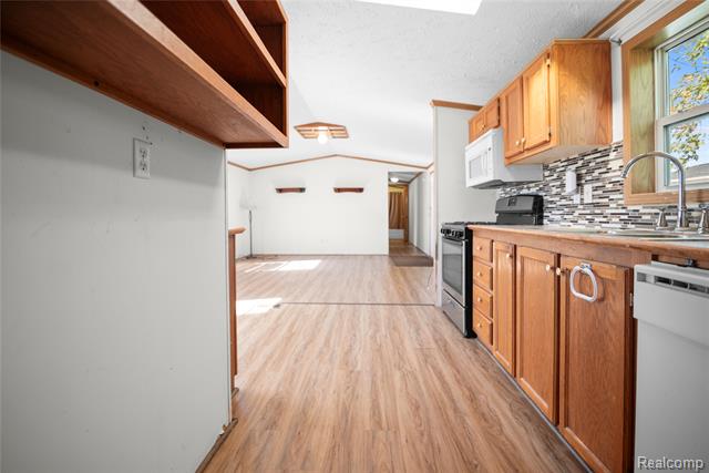 Builiding view seven for 23467 Manor Road North, New Boston, MI. 48164