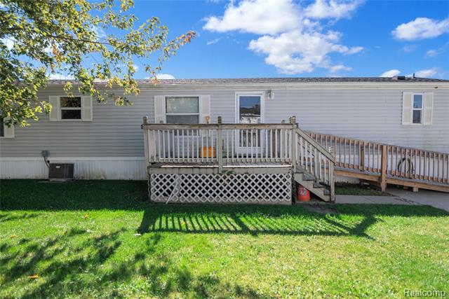 Builiding view two for 23467 Manor Road North, New Boston, MI. 48164