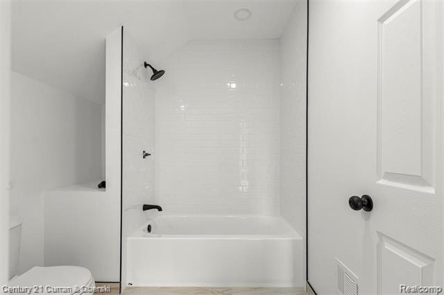 Builiding view eighteen for 6059 28Th, Detroit, MI. 48210