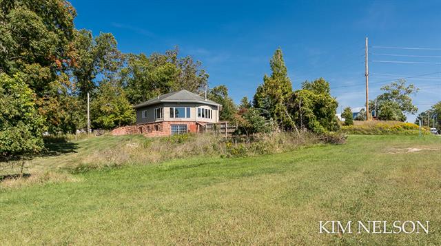 Builiding view forty eight for 925 Lake, Whitehall, MI. 49461