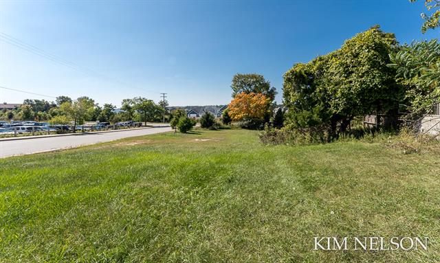 Builiding view forty nine for 925 Lake, Whitehall, MI. 49461