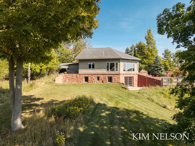 Builiding view four for 925 Lake, Whitehall, MI. 49461