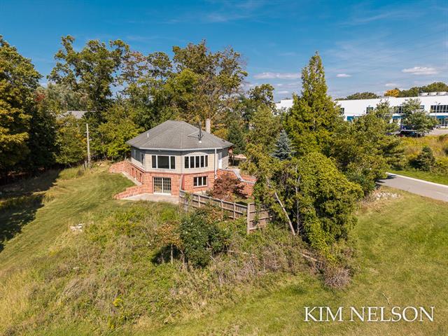 Builiding view one for 925 Lake, Whitehall, MI. 49461