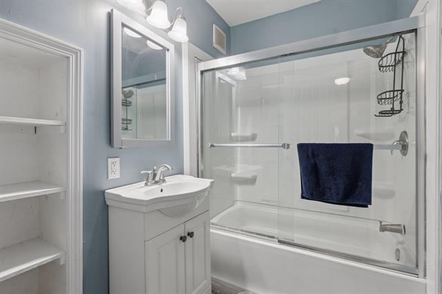 Builiding view eleven for 427 Ash, Mason, MI. 48854