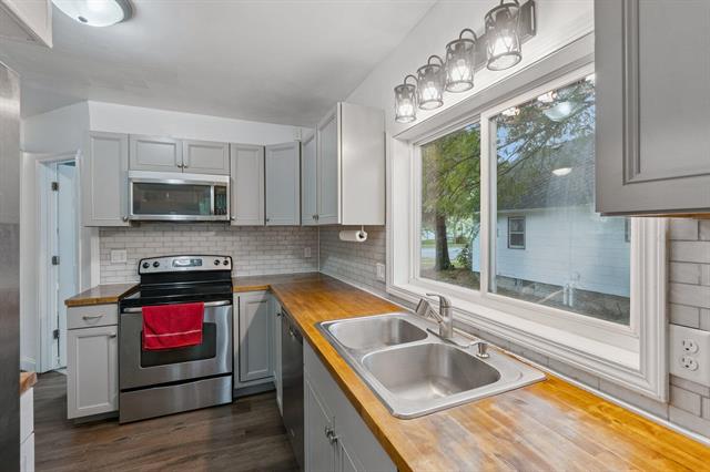 Builiding view nine for 427 Ash, Mason, MI. 48854