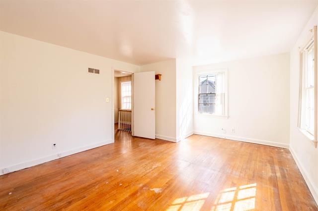 Builiding view eighteen for 1030 Dwillard, Kalamazoo, MI. 49048