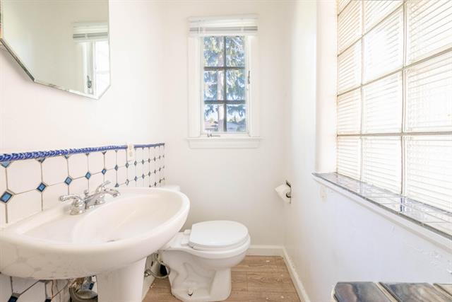 Builiding view fourteen for 1030 Dwillard, Kalamazoo, MI. 49048