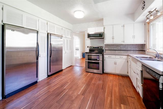 Builiding view nine for 1030 Dwillard, Kalamazoo, MI. 49048