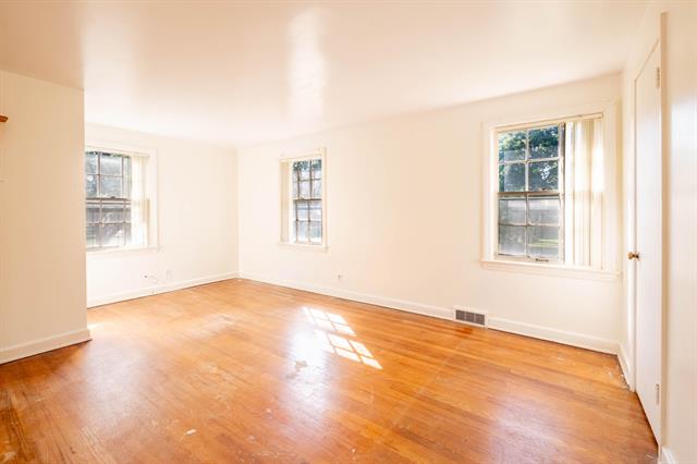 Builiding view seventeen for 1030 Dwillard, Kalamazoo, MI. 49048