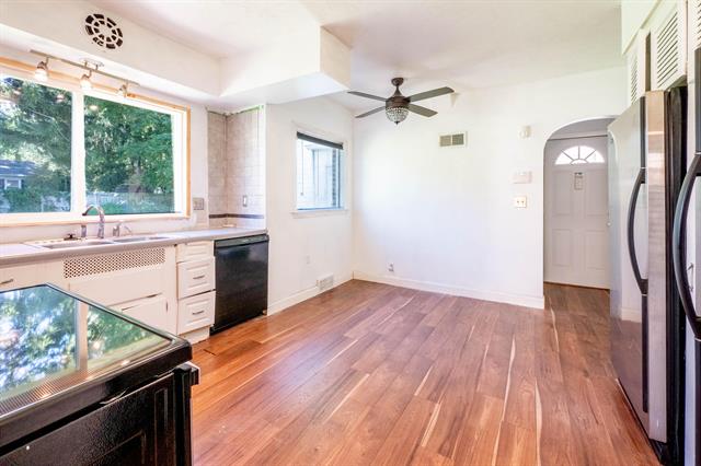 Builiding view ten for 1030 Dwillard, Kalamazoo, MI. 49048